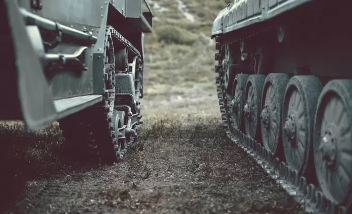 Reuters: Η Ινδία «παγώνει» την αγορά αμερικανικών όπλων μετά τους δασμούς του Τραμπ