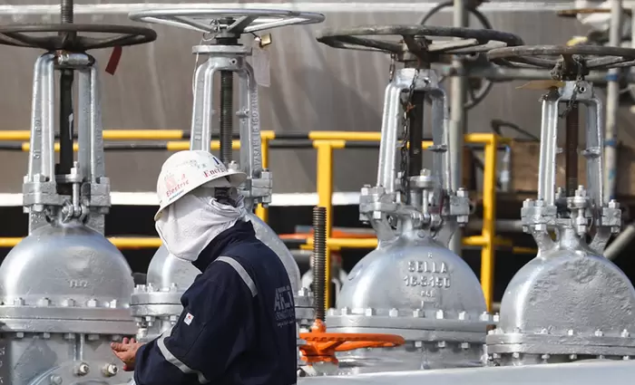 Έτοιμοι να ρίξουν την παραγωγή πετρελαίου λόγω κορωνοϊού