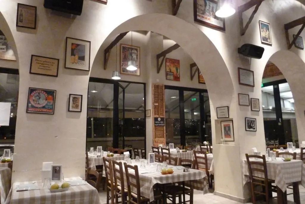 Με νόμο παράταση των αδειών των κέντρων αναψυχής στα τρία χρόνια