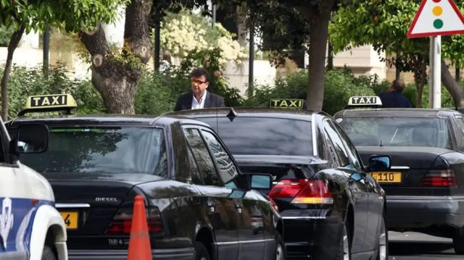 Τέλος στην απεργία ταξί με παρέμβαση Καρούσου