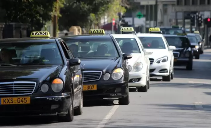 Ανεβάζουν χειρόφρενο οι οδηγοί ταξί την ερχόμενη Δευτέρα