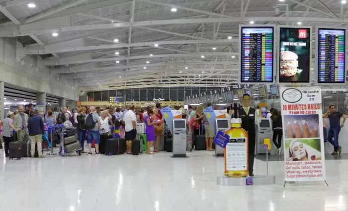 Αυξήθηκαν κατακόρυφα τα ταξίδια προς το εξωτερικό