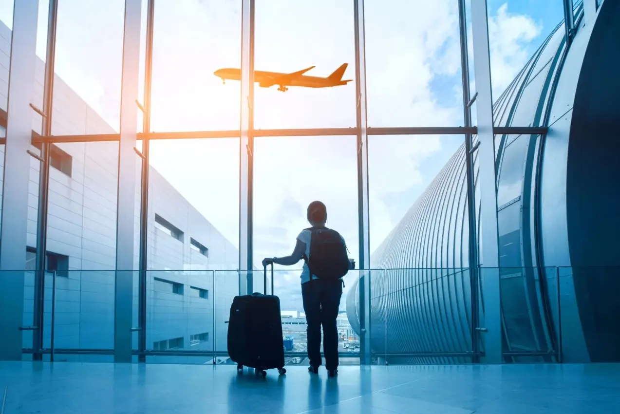 Economist: Το νέο κόλπο των αεροπορικών για να αυξάνουν τις τιμές