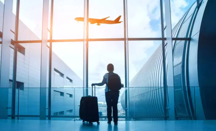 Economist: Το νέο κόλπο των αεροπορικών για να αυξάνουν τις τιμές