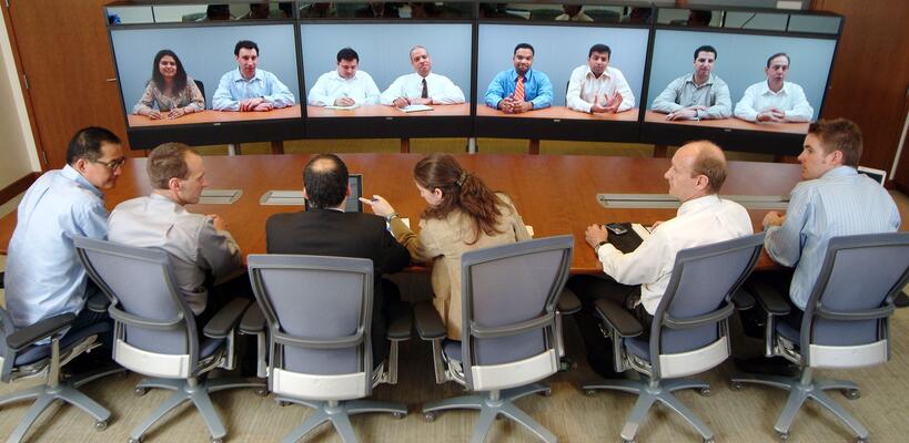 Brainstorming μέσω τηλεδιάσκεψης με ΥΠΟΙΚ κι επενδυτές