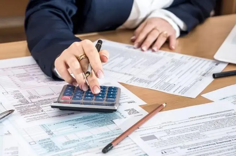 Kαταργείται πλήρως το τέλος των €350 για τις εταιρείες