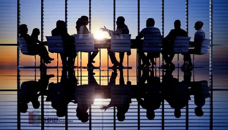 Κατάργηση τέλους €350 για εταιρείες ζητούν οι βουλευτές, όχι λέγει ο ΥΠΟΙΚ