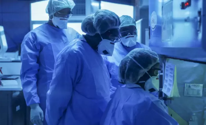 ΗΠΑ: Έρευνες για ρινικό σπρέι κατά της COVID-19