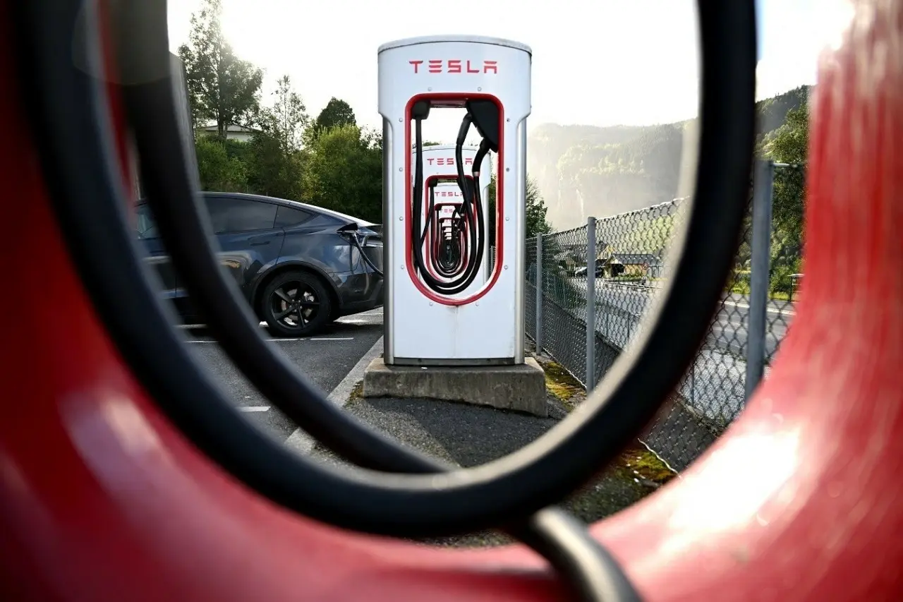 Tesla: Πρωτιά στην αγορά όπου σχεδόν όλα τα νέα οχήματα είναι ηλεκτρικά