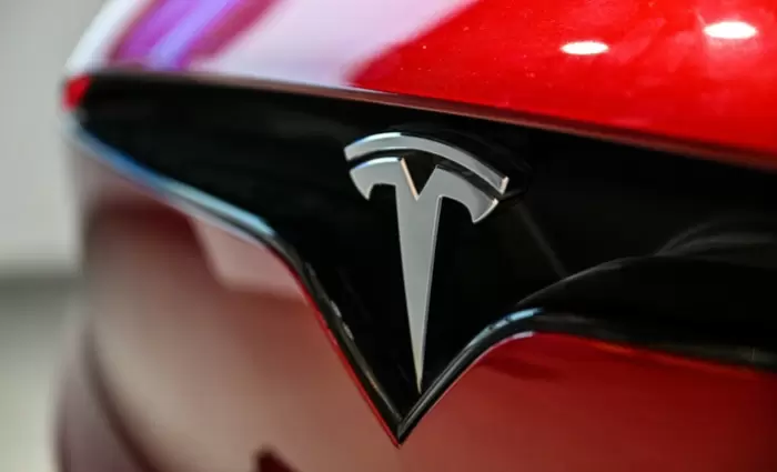 Η Tesla χάνει την πρωτιά στα ηλεκτρικά αυτοκίνητα