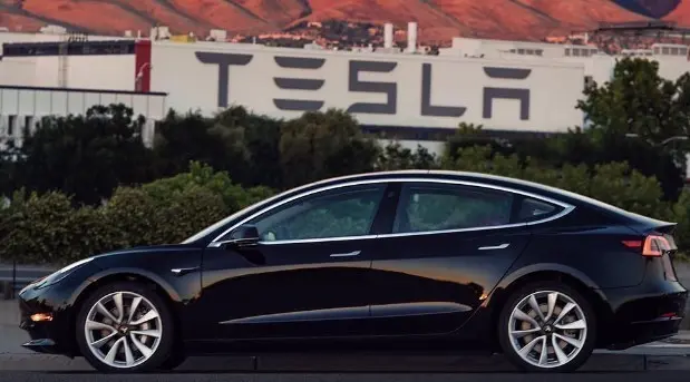 Tesla: Ανοίγει στη Σανγκάη η mega βιομηχανική μονάδα παραγωγής μπαταριών