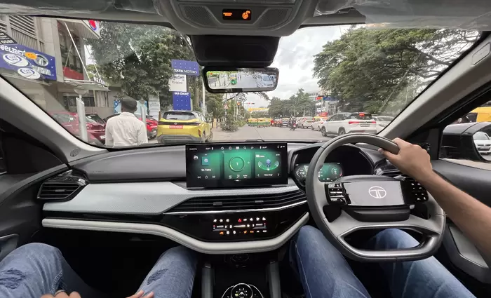 H Tesla πήγε Ινδία: Πότε αρχίζουν οι παραδόσεις του Model Y