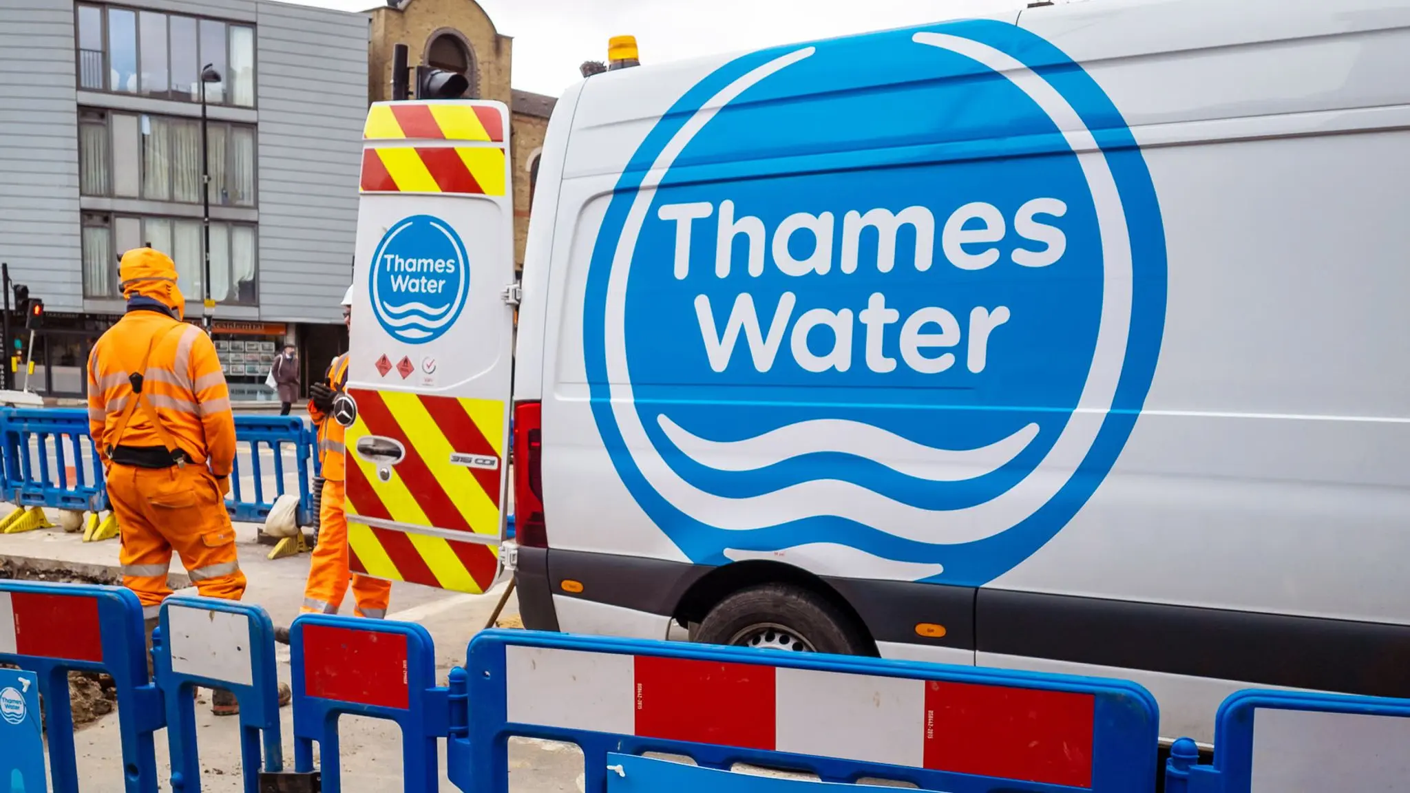 Thames Water: Εκτινάχθηκε στα $23,3 δισ. το χρέος – Σε κρίσιμο σημείο οι διαπραγματεύσεις διάσωσης