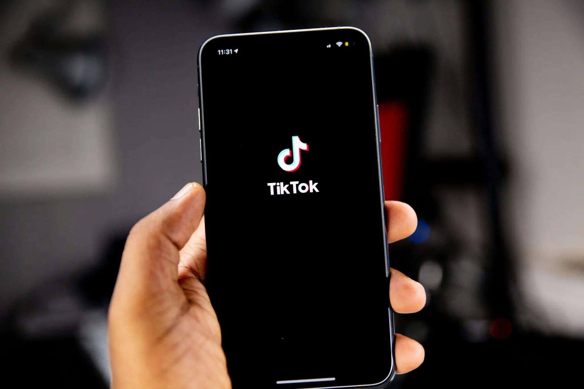 ΕΕ: Κατηγορεί το TikTok για παραβίαση των κανόνων περιεχομένου – Κινδυνεύει με υπέρογκο πρόστιμο