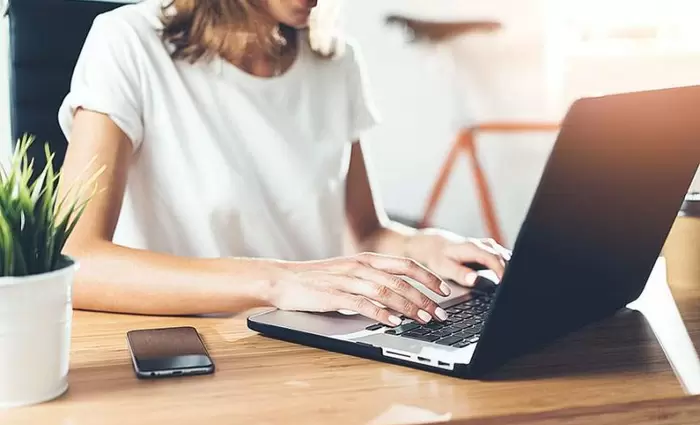 Ξεκινούν εργασία στη Βουλή για την τηλεργασία στο Δημόσιο