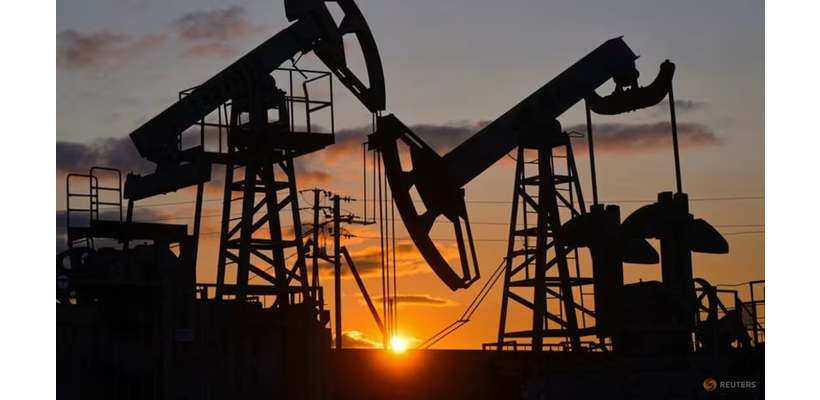 Κατρακύλα στις τιμές πετρελαίου: Η μεγαλύτερη μηνιαία πτώση από το 2021