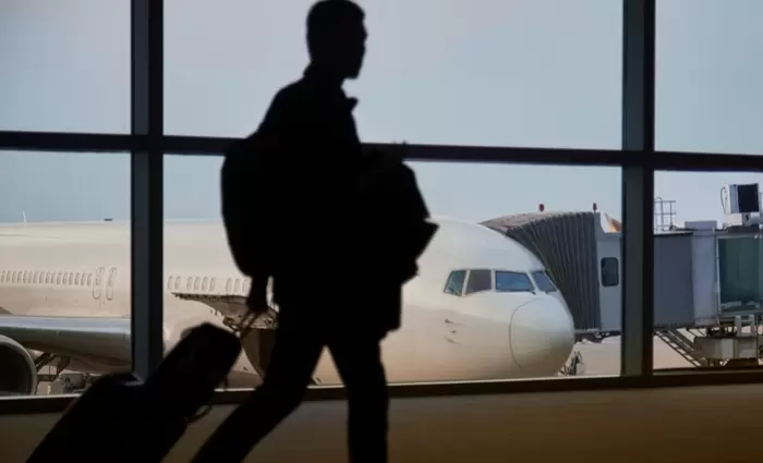 Το μεγάλο «φευγιό» των νέων: 1 στους 2 σχεδιάζει να φύγει από την Κύπρο