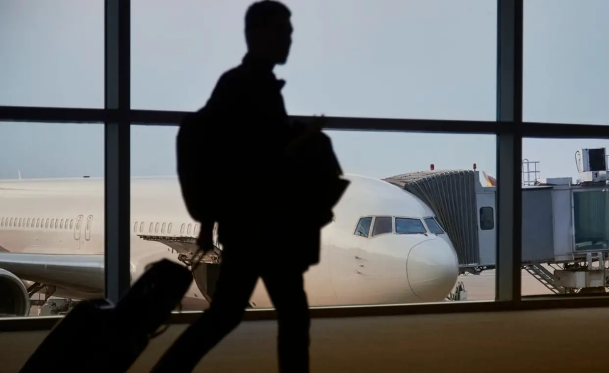 Το μεγάλο «φευγιό» των νέων: 1 στους 2 σχεδιάζει να φύγει από την Κύπρο