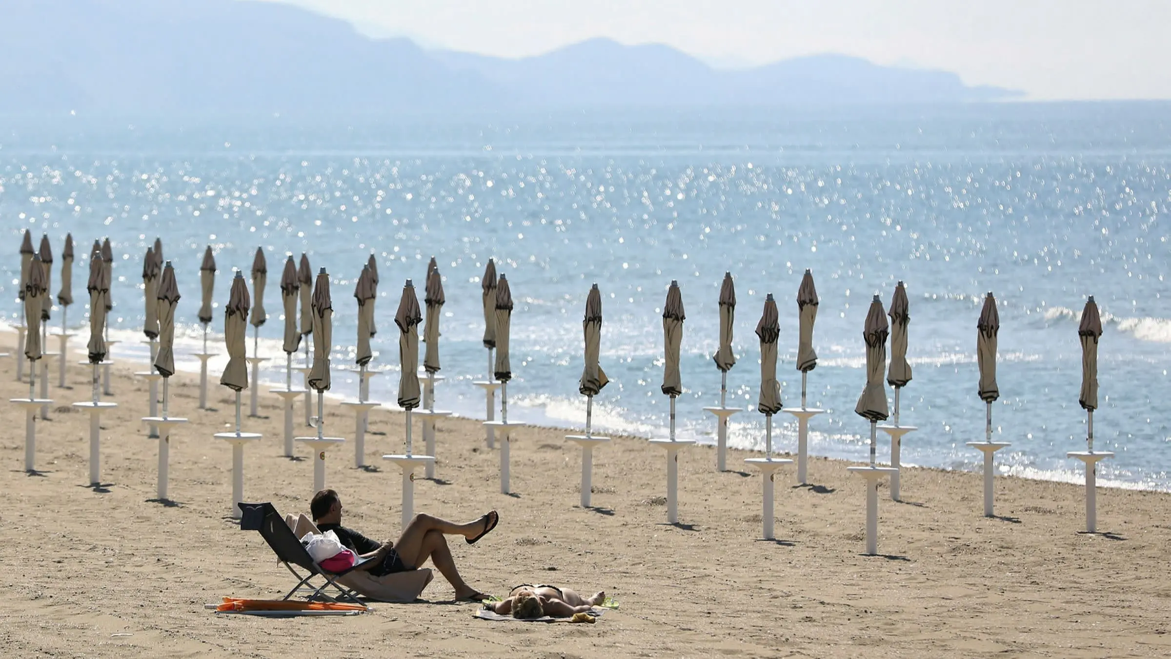Οι τουρίστες κλείνουν τα μάτια στις εκπτώσεις αν υπάρχει συνωστισμός