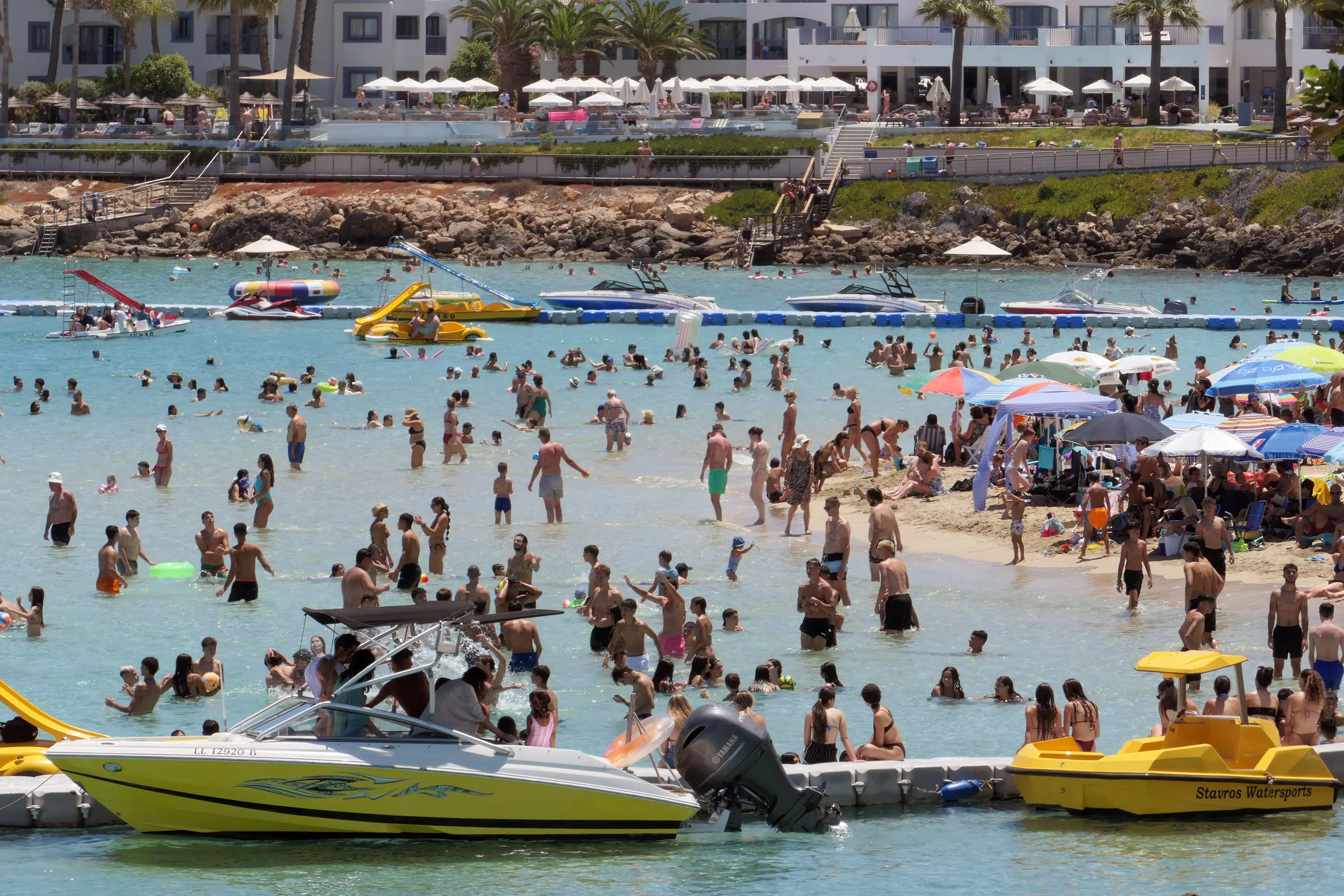 Έσπασαν τον φράγμα των 600 χιλ. οι αφίξεις τουριστών τον Αύγουστο – Ιστορικό ορόσημο