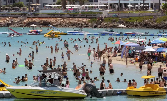 Έσπασαν τον φράγμα των 600 χιλ. οι αφίξεις τουριστών τον Αύγουστο – Ιστορικό ορόσημο