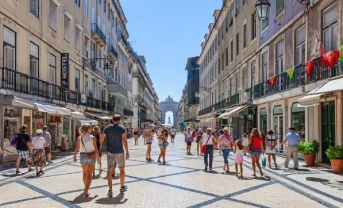 Ο μαζικός τουρισμός «εξοντώνει» την Πορτογαλία