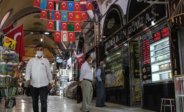 Γλίστρησε από το χαμηλότερο σημείο η τουρκική λίρα