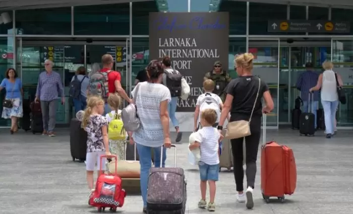 Ετήσια αύξηση 106,1% στις αφίξεις τουριστών τον Ιανουάριο 2023