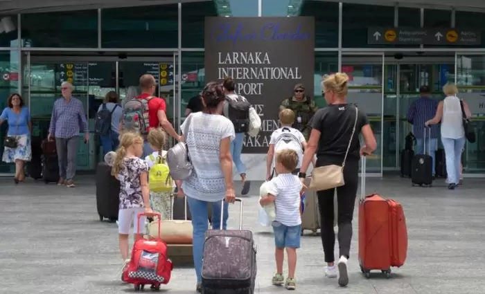 Σε 3,2 εκ. οι αφίξεις τουριστών το 2022, σε σχέση με 3,9 εκ. το 2019