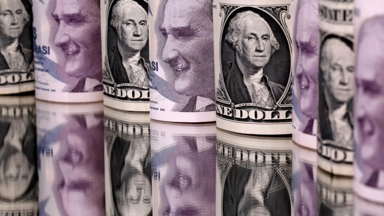 Ξεμένει από 