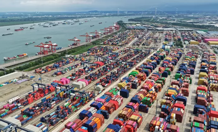 Οι εξαγωγές της Κίνας προς ΗΠΑ μειώθηκαν κατά 33% τον Αύγουστο