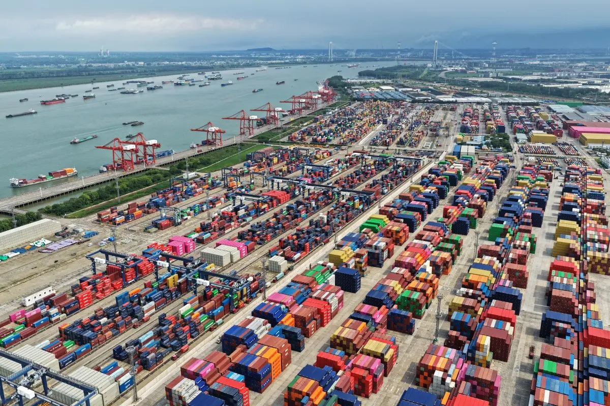 Οι εξαγωγές της Κίνας προς ΗΠΑ μειώθηκαν κατά 33% τον Αύγουστο