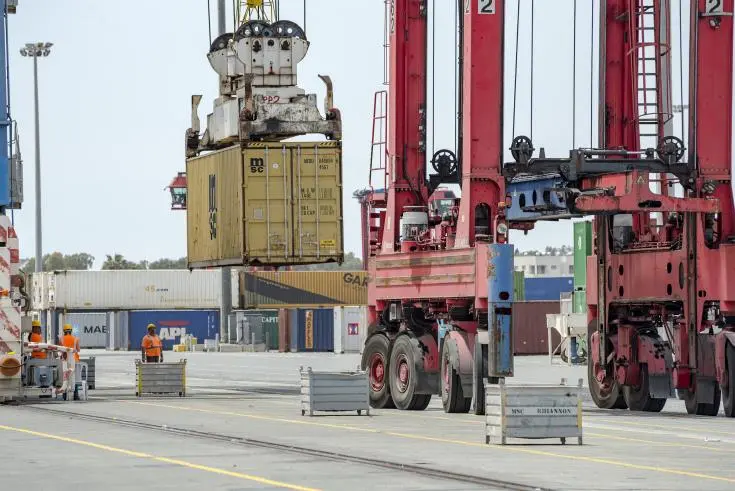 Άυξηση 25,4% παρουσίασε το έλλειμα του εμπορικού ισοζυγίου