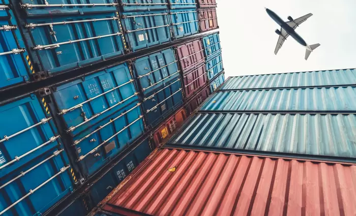 Ευρωζώνη: Εμπορικό πλεόνασμα €16,2 δισ. τον Μάιο – Αύξηση στις εξαγωγές, μείωση στις εισαγωγές