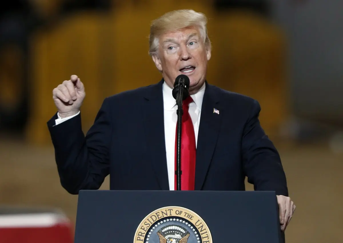 Ένεση 1 δις δολάρια από το Πεντάγωνο για το τείχος του Μεξικού