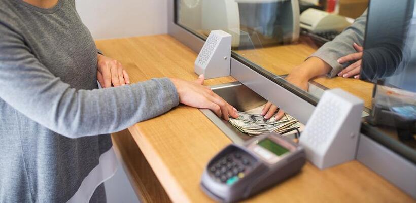 Πολιτικές πιέσεις για την άρση κάποιων υπερχρεώσεων στις τράπεζες