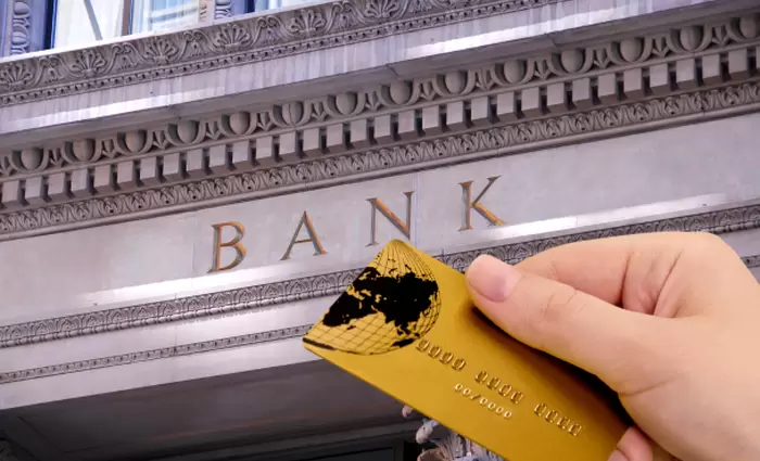 Εκτοξεύονται οι τραπεζικές χρεώσεις