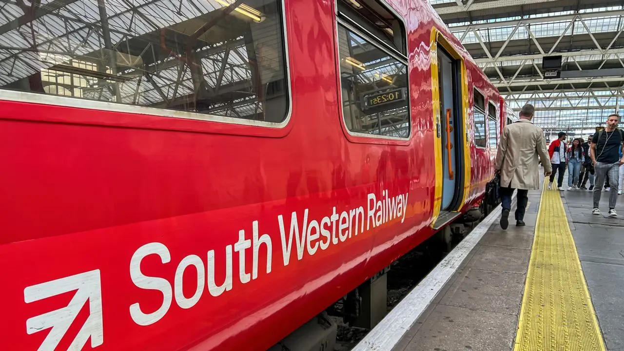 Βρετανία: Ξεκίνησε η κρατικοποίηση των σιδηροδρόμων – Στο Δημόσιο η South Western Railway