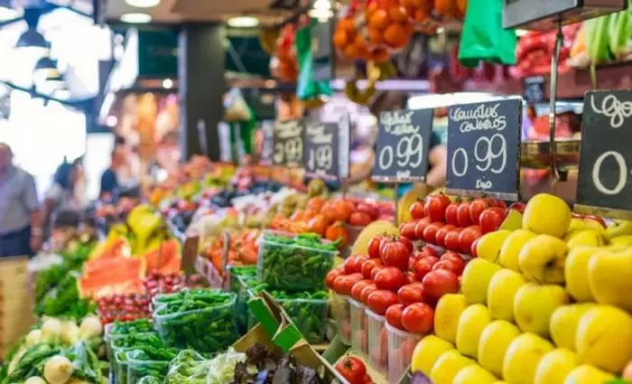 Οι τρεις λόγοι που διατηρούνται υψηλές οι τιμές των τροφίμων