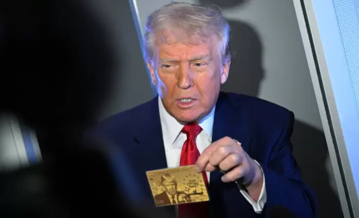 Trump Gold Card: Η νέα «χρυσή βίζα» του $1 εκατ. είναι γεγονός - Ποια προνόμια περιλαμβάνει