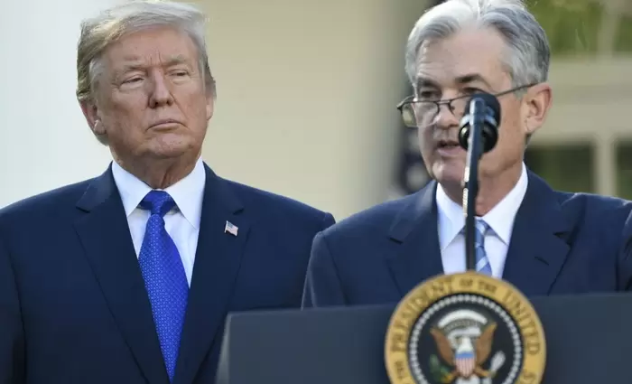 Νέα επίθεση Τραμπ σε Πάουελ: Να μειώσει τα επιτόκια κατά «μία ολόκληρη μονάδα»