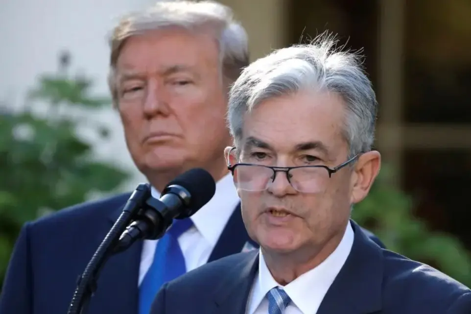 Τραμπ: Τι μπορεί να σημαίνει η πρόωρη ανακοίνωση διαδόχου του Πάουελ