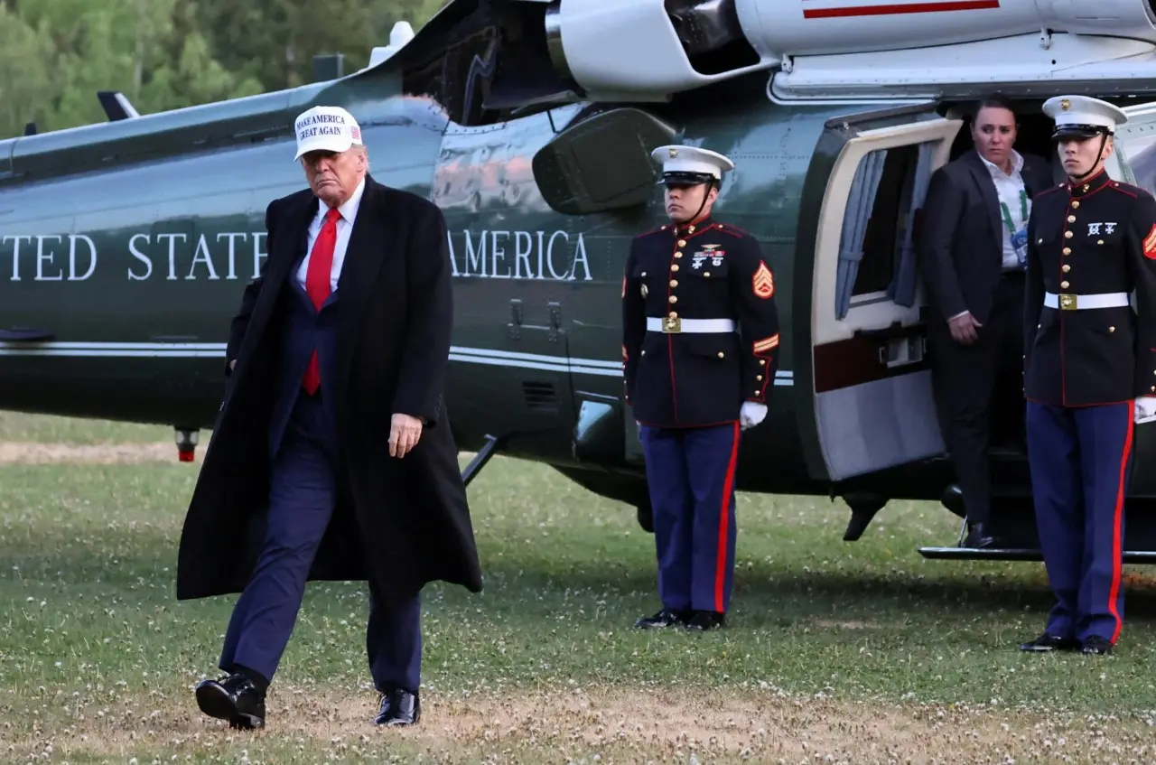 Μπαίνει στις τηλεπικοινωνίες ο Τραμπ - Λανσάρει δικό του δίκτυο