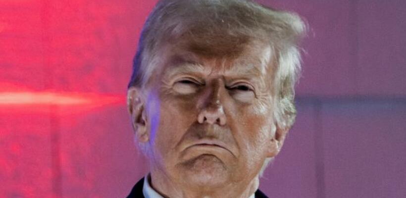 Τραμπ: Απειλεί και τα smartphones – Ποιους παίκτες έχει βάλει στο «μάτι»