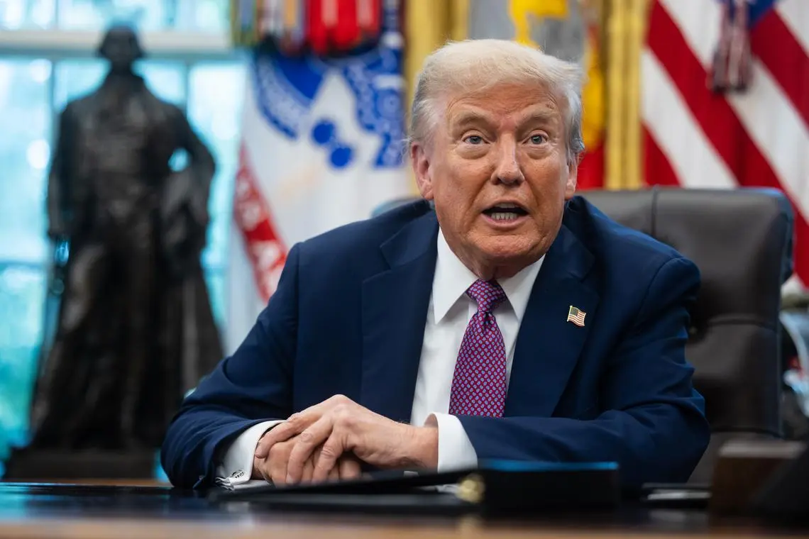 O Τραμπ πιέζει την ΕΕ για δασμούς 100% σε Ινδία και Κίνα με στόχο τον Πούτιν