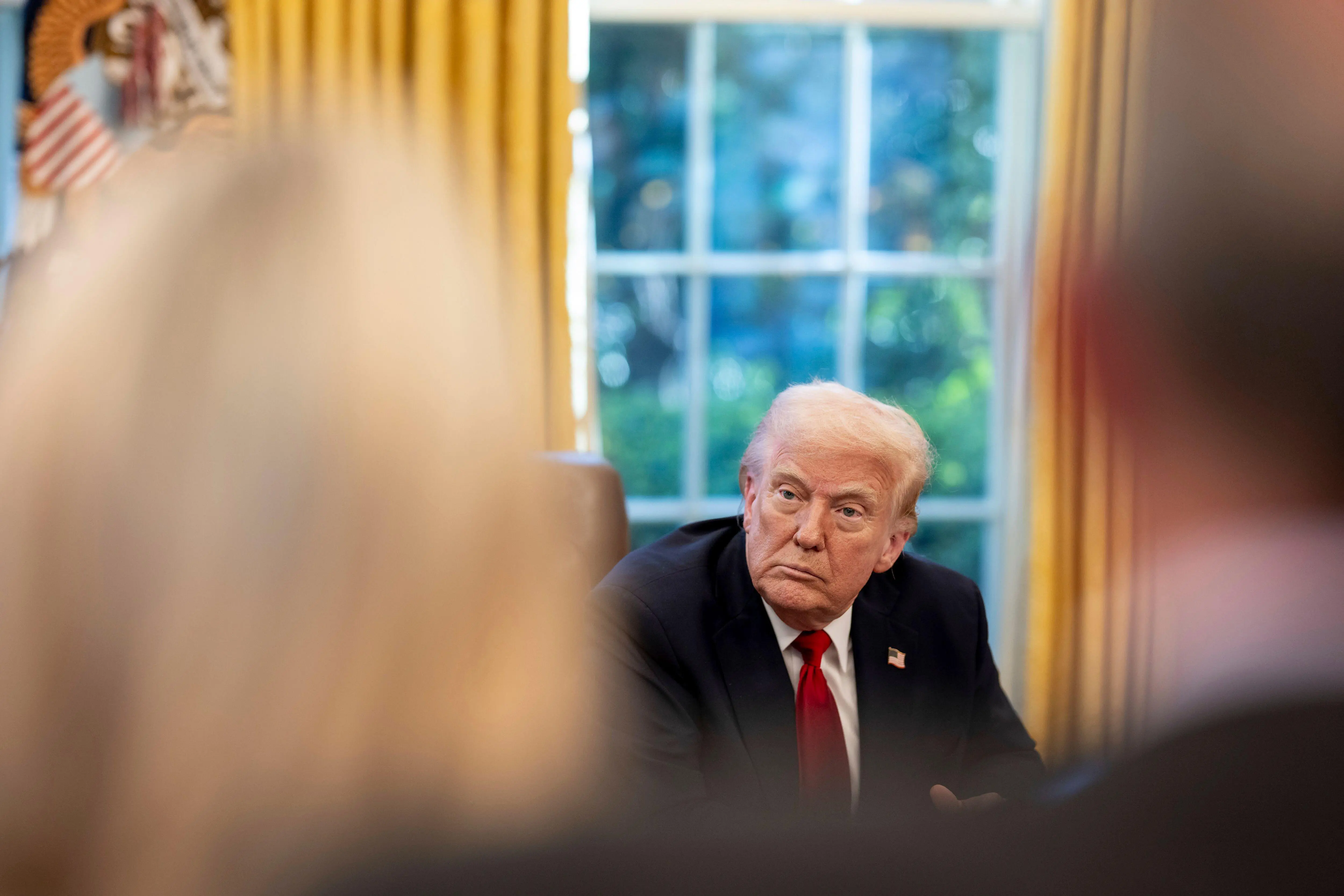 Ο Τραμπ σπέρνει σύγχυση στις αγορές – Ύφεση δείχνουν τα ομόλογα, σε ρεκόρ οι μετοχές