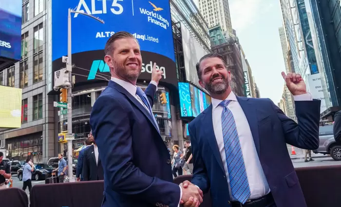 Κέρδος $1,3 δισ. από crypto για την οικογένεια Τραμπ μέσα σε λίγες εβδομάδες