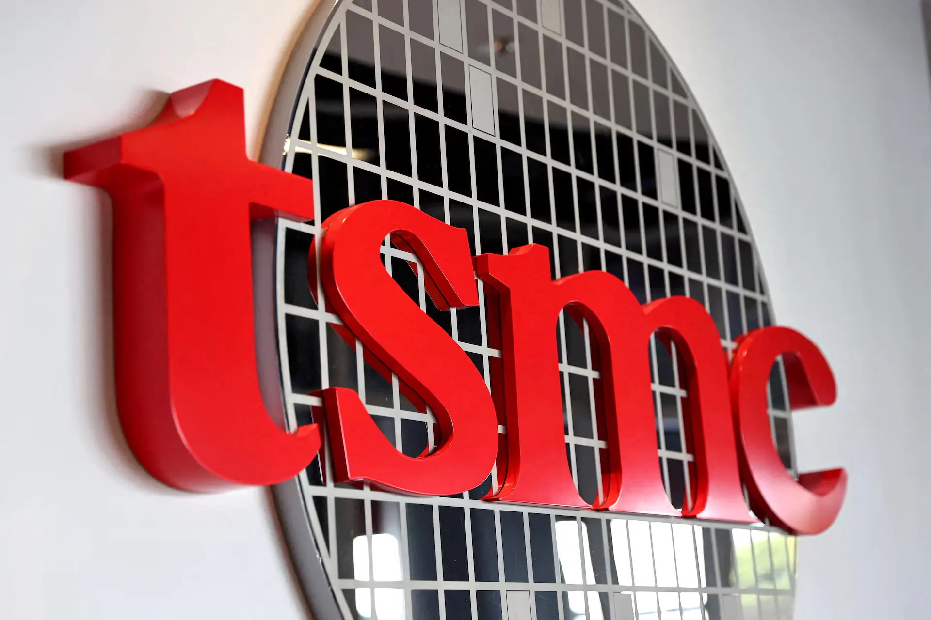TSMC: Ξεπέρασαν τις εκτιμήσεις τα έσοδα – Ενισχύουν το στοίχημα της AI