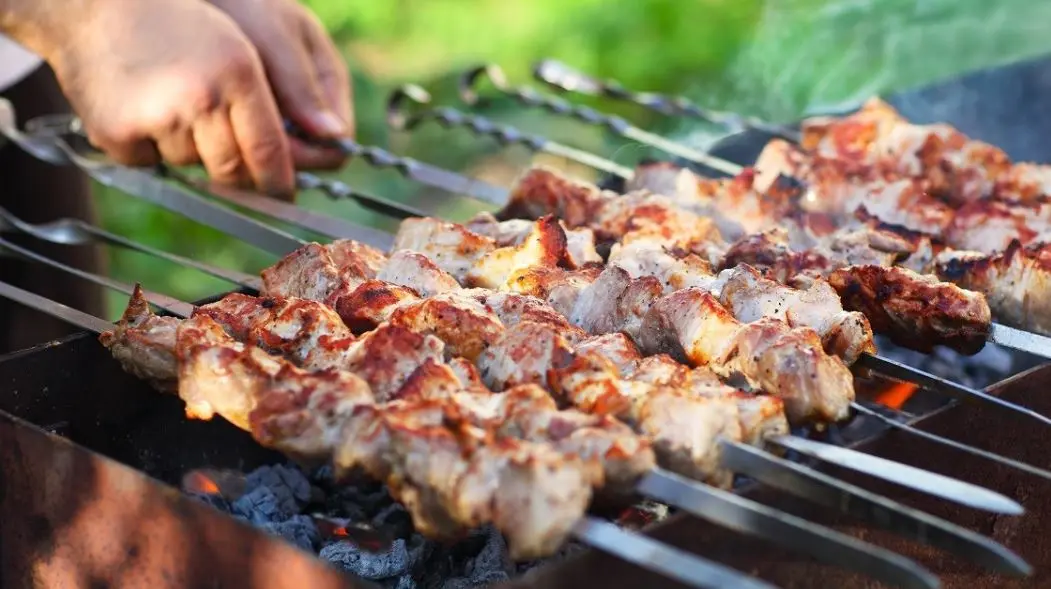 Πόσο θα κοστίσει φέτος το κρέας της Τσικνοπέμπτης (τιμές)