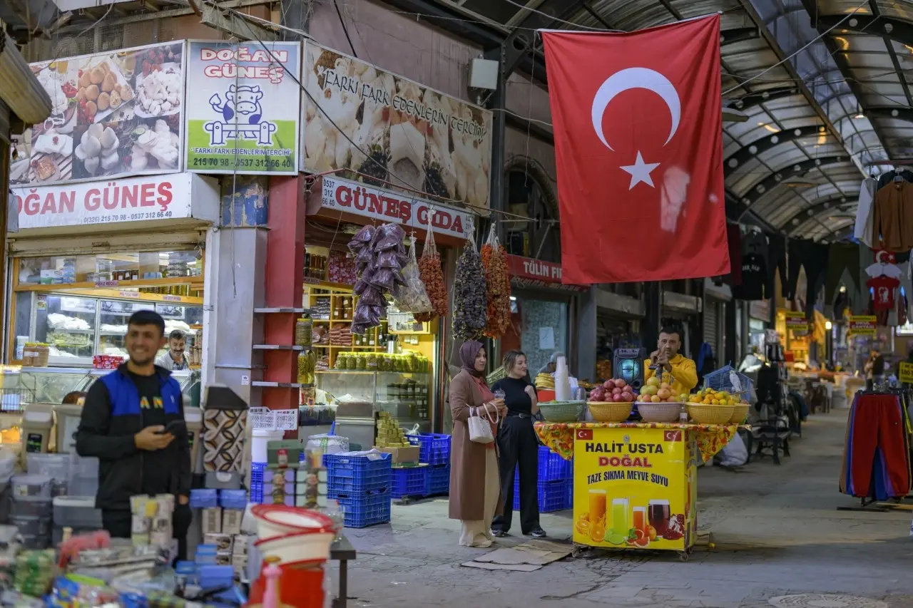 Η Τουρκία προετοιμάζεται για τη δεύτερη από τις πολλές μειώσεις επιτοκίων που αναμένουν οι αγορές